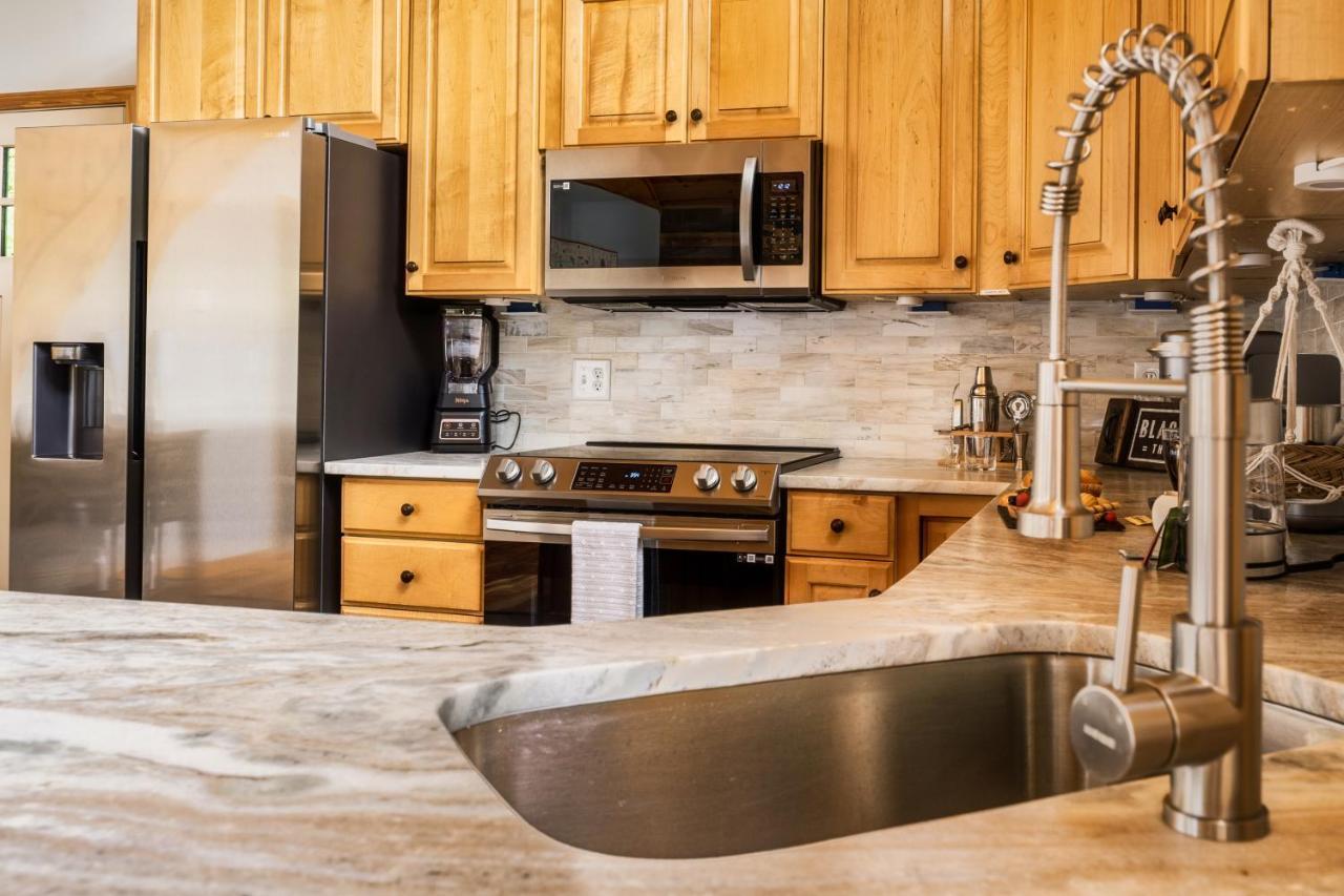 Mountainside - New Luxury Cabin-Fire Table-Hot Tub-3 Pools-Ps5-Bears Gatlinburg Exterior photo