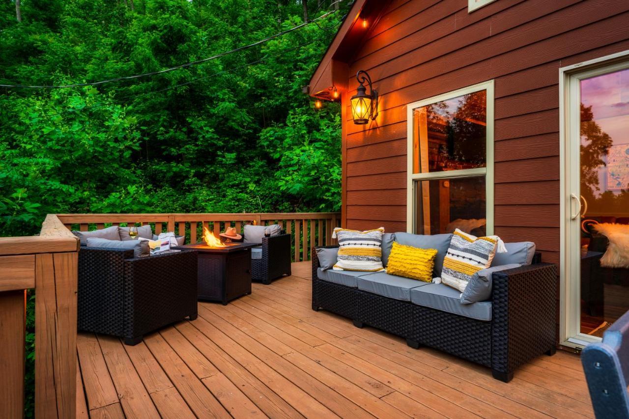 Mountainside - New Luxury Cabin-Fire Table-Hot Tub-3 Pools-Ps5-Bears Gatlinburg Exterior photo