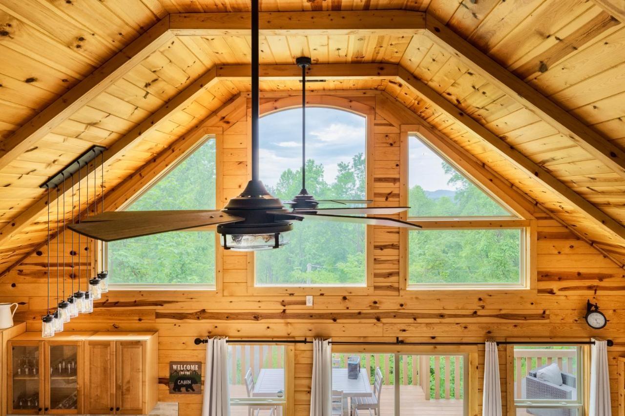 Mountainside - New Luxury Cabin-Fire Table-Hot Tub-3 Pools-Ps5-Bears Gatlinburg Exterior photo