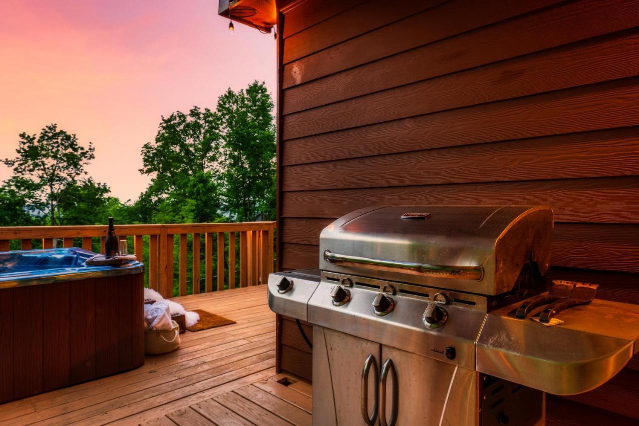 Mountainside - New Luxury Cabin-Fire Table-Hot Tub-3 Pools-Ps5-Bears Gatlinburg Exterior photo