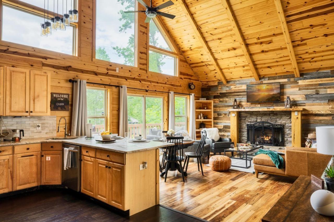 Mountainside - New Luxury Cabin-Fire Table-Hot Tub-3 Pools-Ps5-Bears Gatlinburg Exterior photo